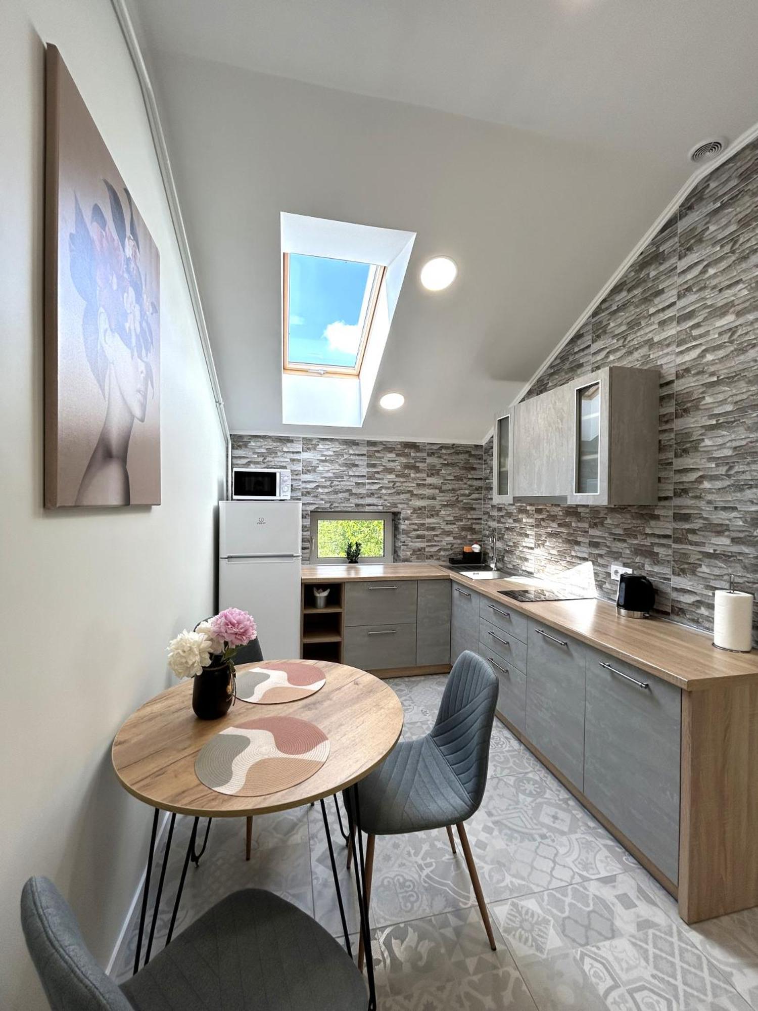 Modern Apartment, 5Mins To Rynok Square Lviv Eksteriør billede